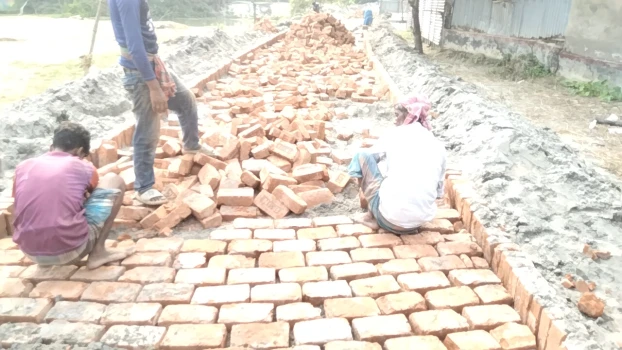 deshchitro-6a32a56eb3f83-170626074726.webp